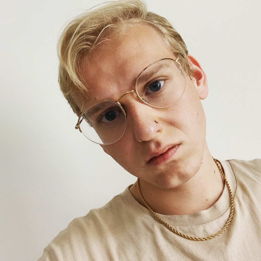 Meet your Posher, Cameron